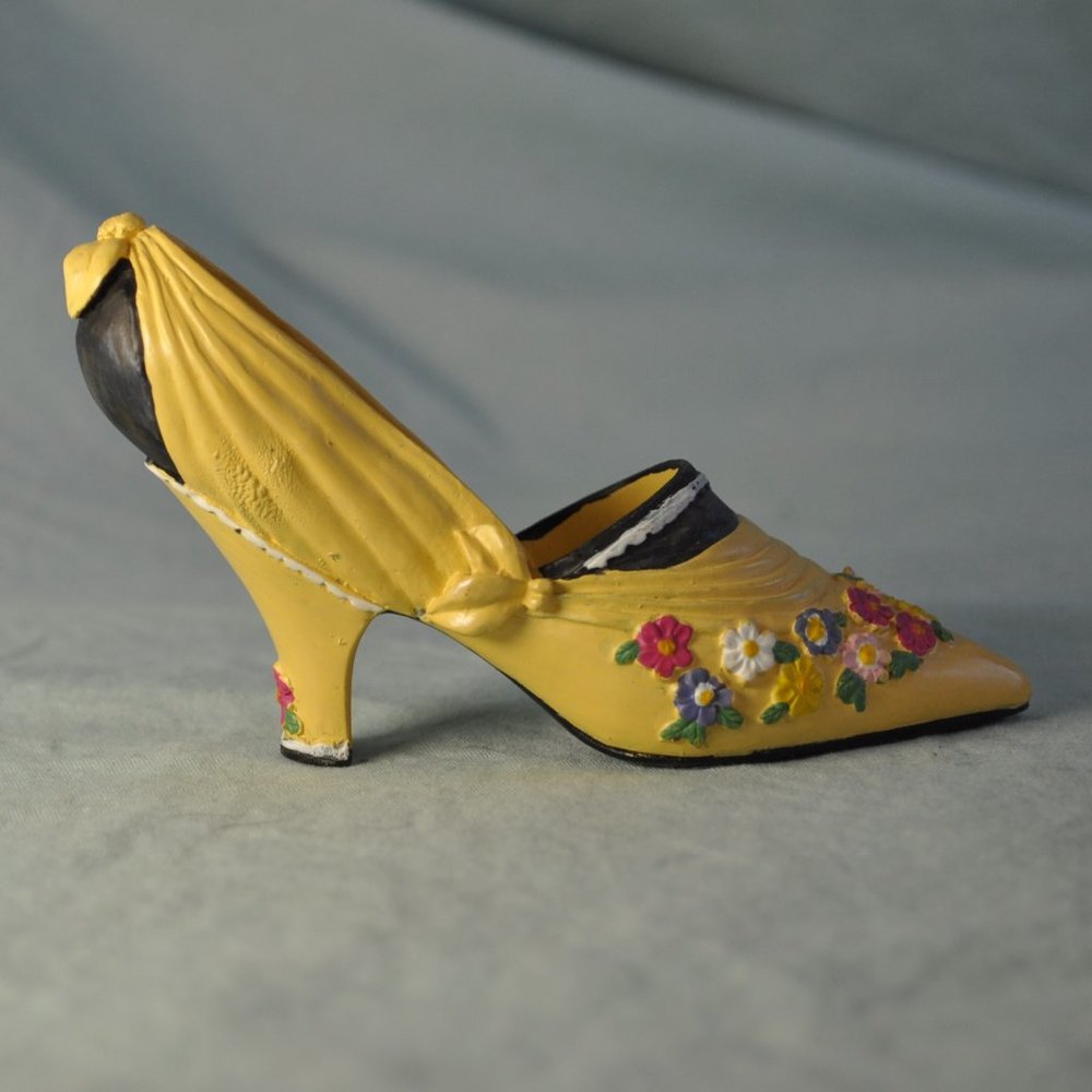 3 for $24 - vintage My Treasure fancy shoe figurine yellow with flowers (W1002)